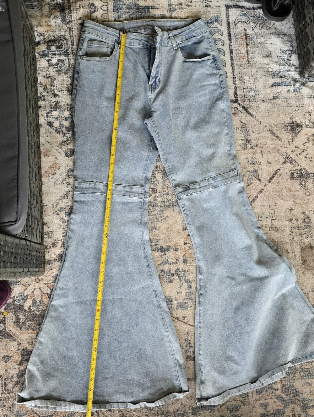 Light Wash Denim Bell Bottom Jeans 32